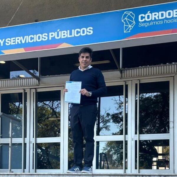 Embalse firmó un convenio histórico que pone fin a las usurpaciones en el lago-La Ola Digital