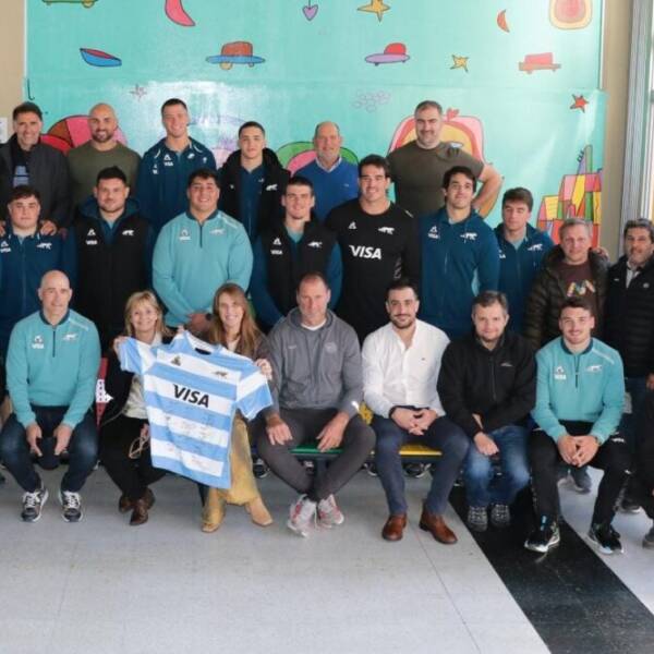 Los Pumas en el Hospital de Niños