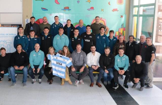 Los Pumas en el Hospital de Niños