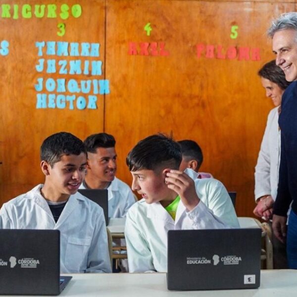 Ya son casi 1300 las escuelas cordobesas conectadas a internet satelital-La Ola Digital