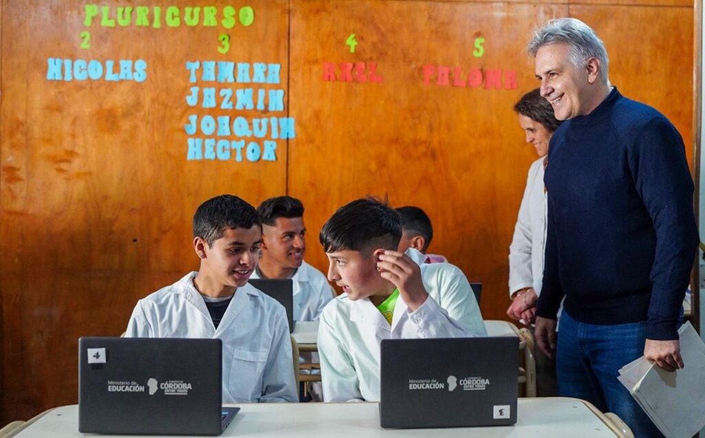 Ya son casi 1300 las escuelas cordobesas conectadas a internet satelital-La Ola Digital