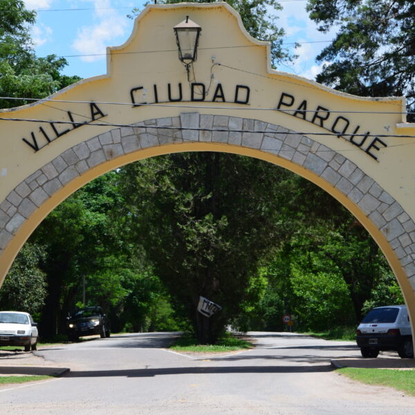 La Ministra de Ambiente de Córdoba llega a Villa Ciudad Parque a presentar un Centro Verde-La Ola Digital