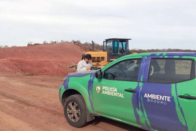 Villa Rumipal: Policía Ambiental ordenó el cierre preventivo y secuestró máquinas en canteras-La Ola Digital