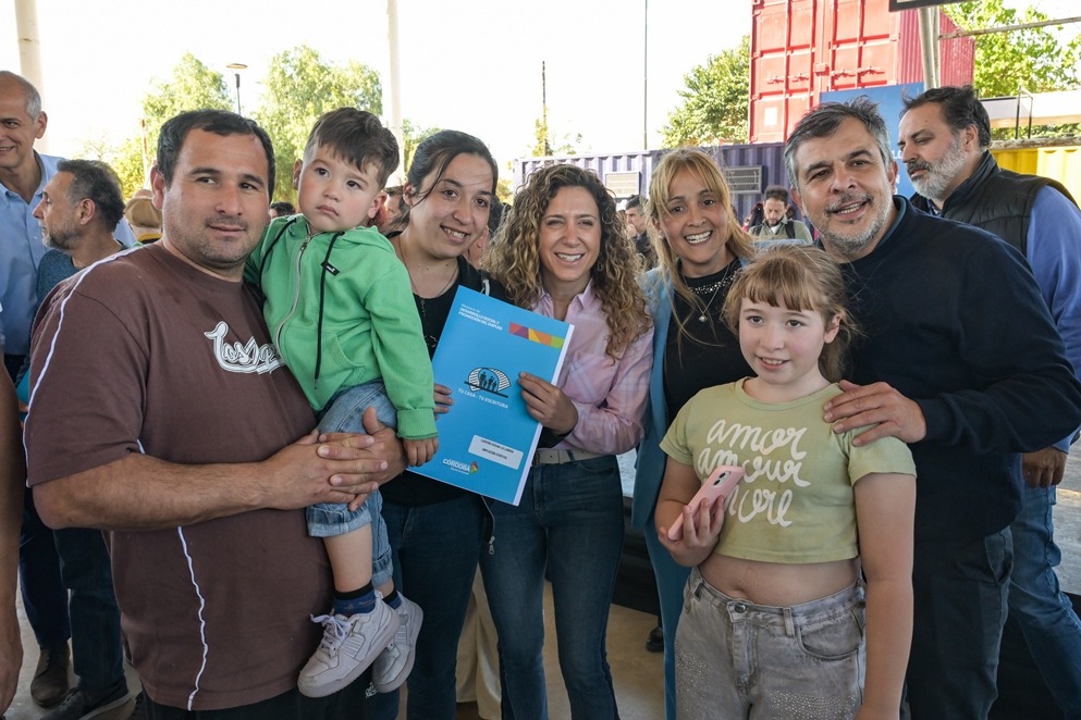 Familias de Córdoba escrituraron sus viviendas
