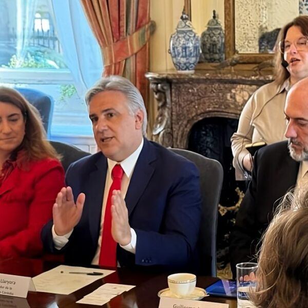 En Londres, Llaryora celebró el respaldo internacional a la solidez financiera de Córdoba-La Ola Digital