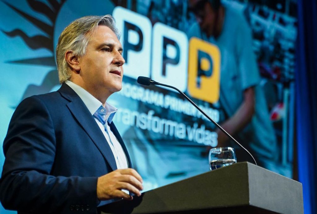 Llaryora lanzó una nueva edición del PPP: 15.000 jóvenes tendrán su primera experiencia laboral-La Ola Digital