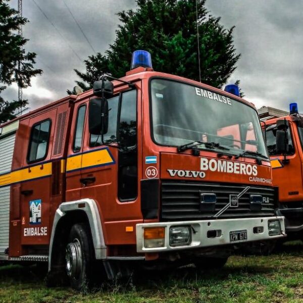 Se incendió un tinglado en Segunda Usina y se quemaron dos vehículos-La Ola Digital