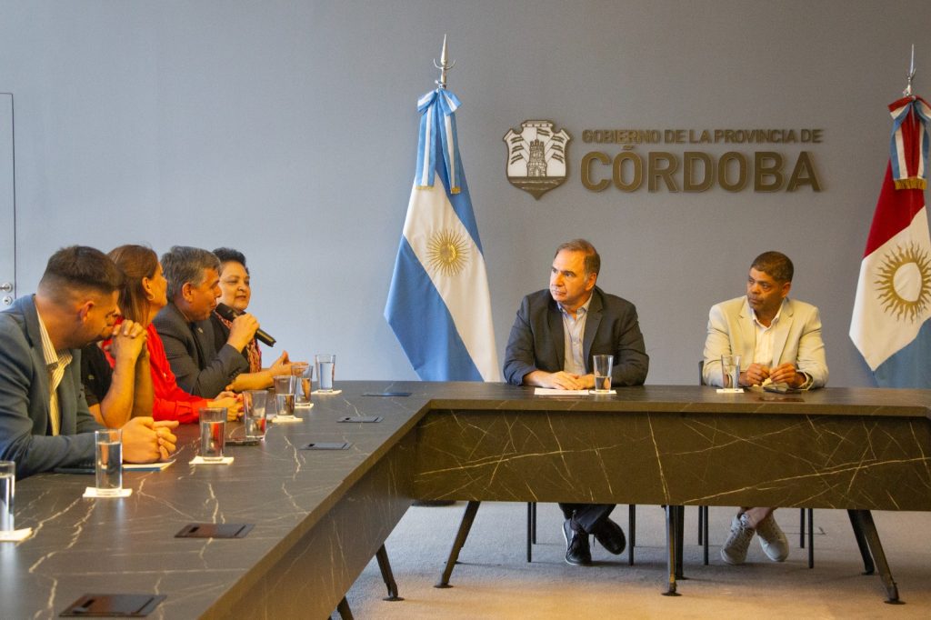 La Provincia entregó kits deportivos