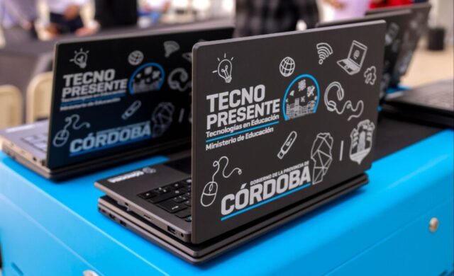 Córdoba completó la entrega de 58.000 netbooks a establecimientos educativos-La Ola Digital