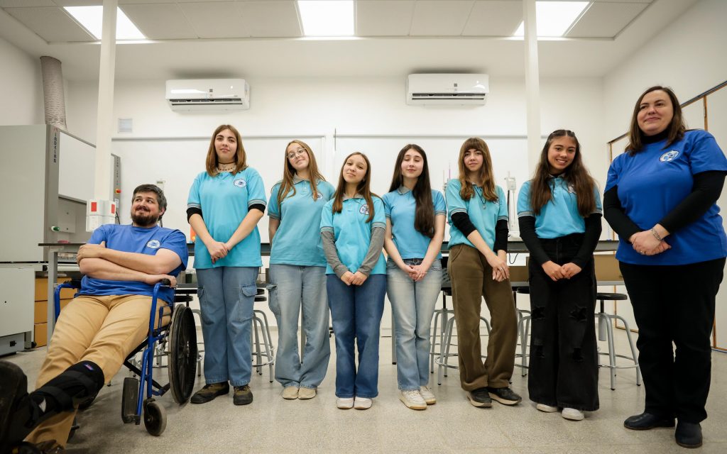 Alumnas de escuelas ProA participan en un proyecto internacional para lanzar un satélite-La Ola Digital