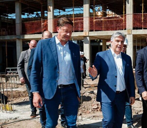 Río Tercero: Llaryora supervisó el avance de obra de la sede regional de la UPC-La Ola Digital