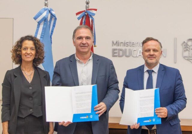 Educación y la Universidad Nacional de Río Tercero firmaron un importante convenio-La Ola Digital