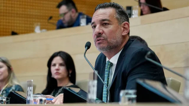 Reestructuración en el gobierno de Llaryora