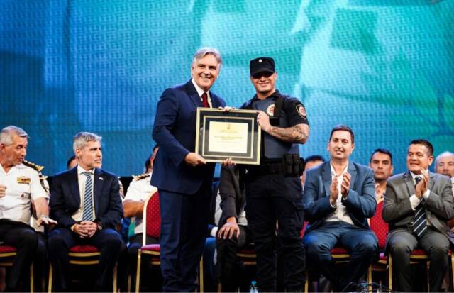 Llaryora encabezó el egreso de más de 500 nuevos policías