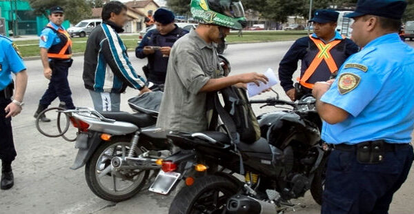 Ayer secuestraron 43 motos en operativos policiales en Calamuchita-La Ola Digital