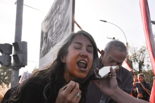 Represión y gases contra manifestantes en el Puente Centenario