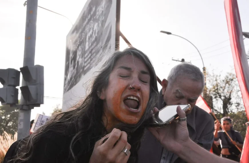 Represión y gases contra manifestantes en el Puente Centenario