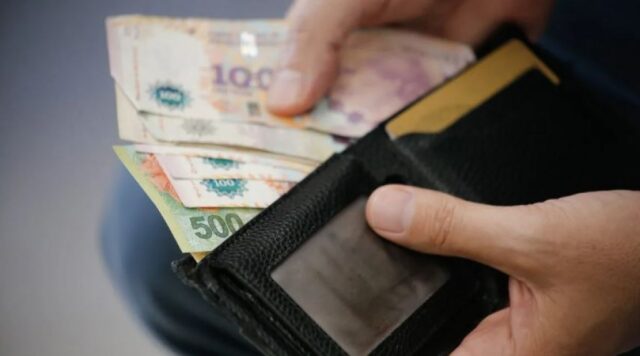 Alerta en Córdoba: el empleo y los salarios, la principal preocupación social-La Ola Digital