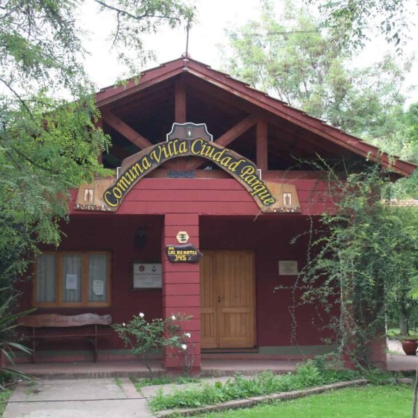 Villa Ciudad Parque adquirió una mini excavadora con fondos propios-La Ola Digital