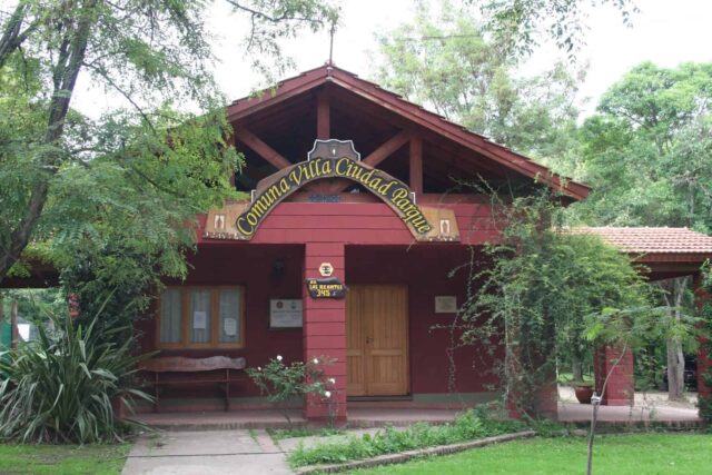 Villa Ciudad Parque adquirió una mini excavadora con fondos propios-La Ola Digital