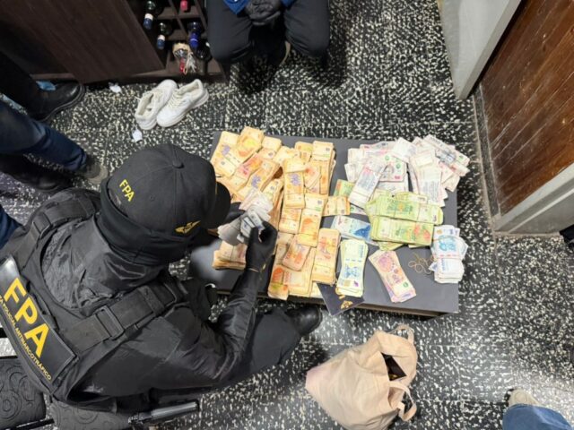 Más de 400 efectivos de la FPA realizaron 45 allanamientos en la zona sur de la ciudad de Córdoba-La Ola Digital