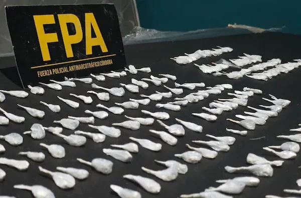 Tres detenidos por venta de drogas