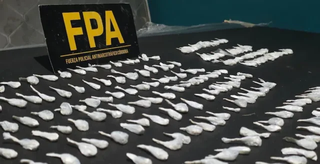 Tres detenidos por venta de drogas