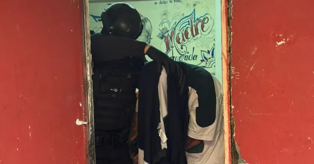 Fue detenido por vender droga en su casa