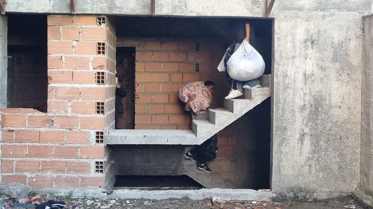 Como se encuentras las personas desalojadas de "La Mole"