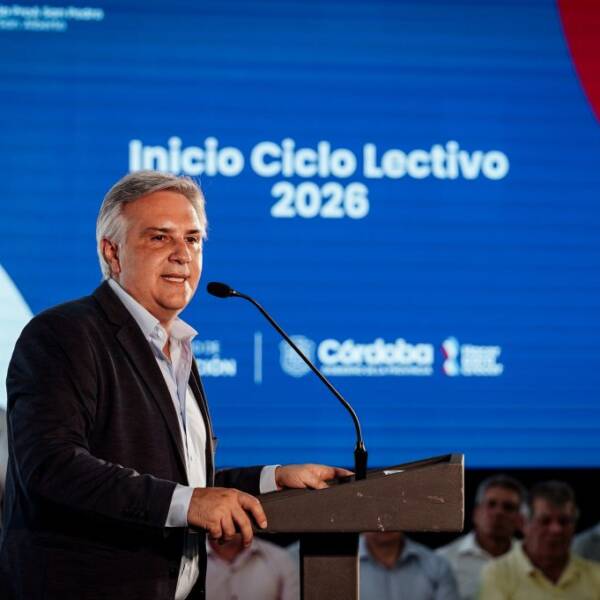 Llaryora abrió el ciclo lectivo 2026