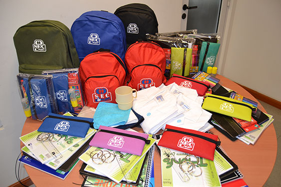 En el inicio del ciclo lectivo, Embalse impulsa la entrega de 500 kits escolares-La Ola Digital