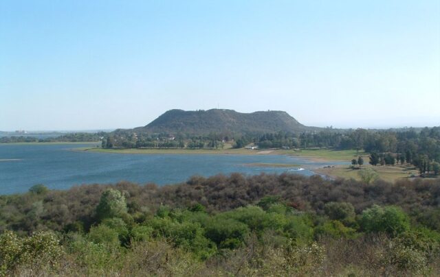 Retiraron más de 300 kilos de residuos del lago de Embalse-La Ola Digital