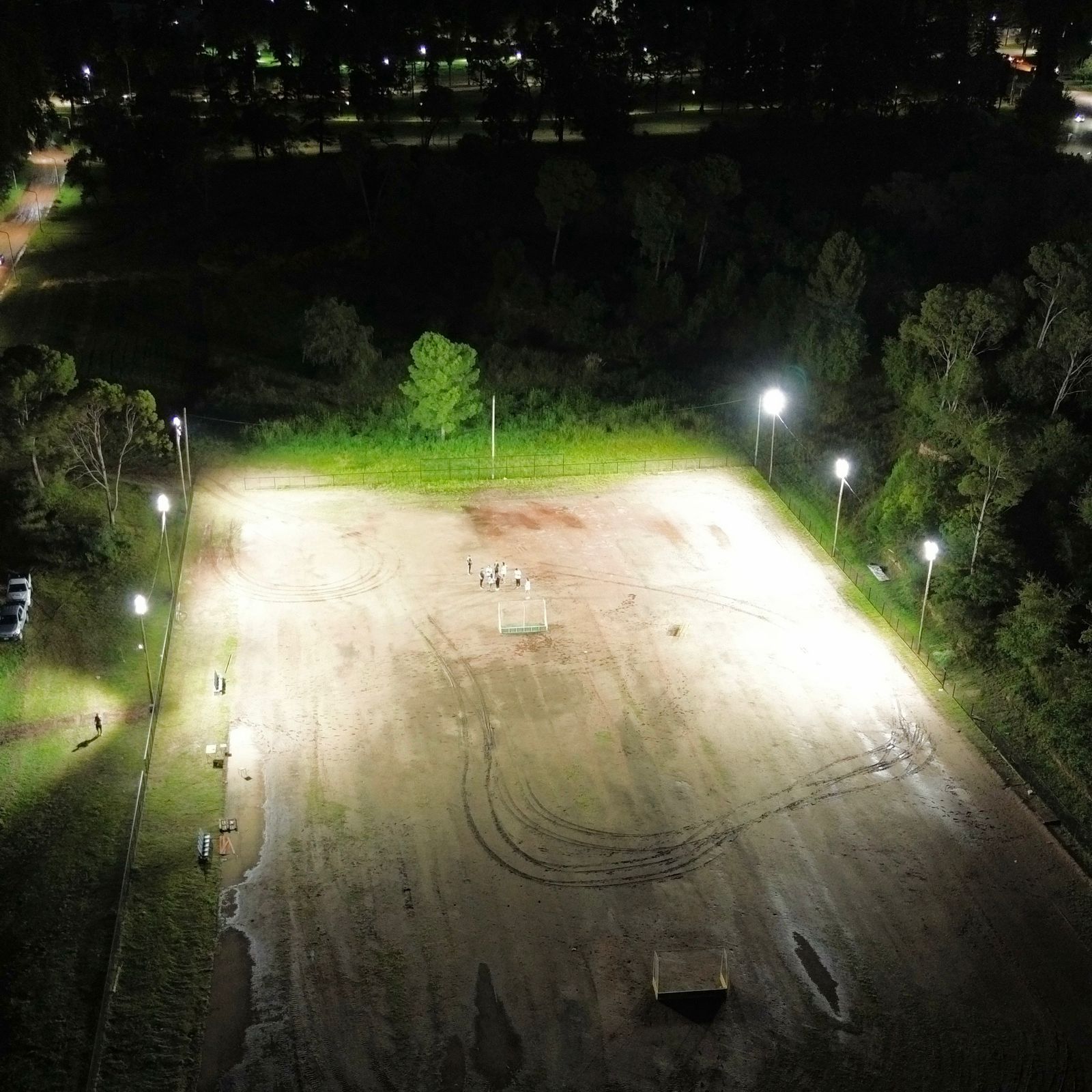 Embalse: inauguraron nuevas luminarias en la cancha de hockey del Club Fitz Simon-La Ola Digital