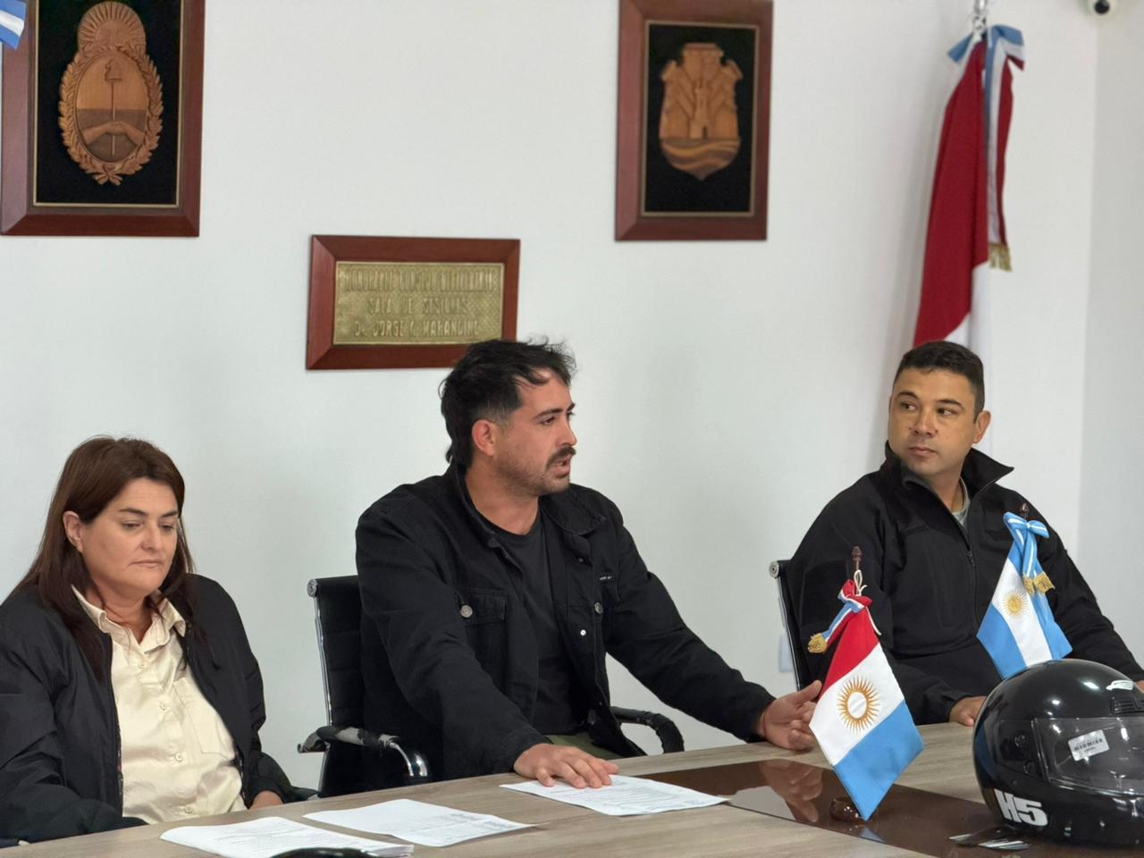 Villa del Dique: entregaron más de 90 cascos para fortalecer la seguridad vial-La Ola Digital