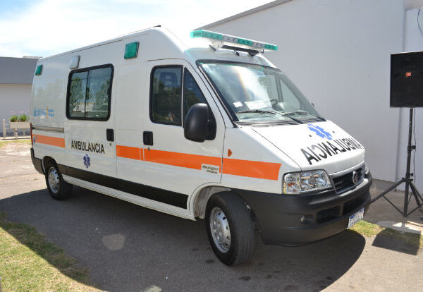 VGB: grave accidente entre un auto y una moto dejó un herido con amputación-La Ola Digital