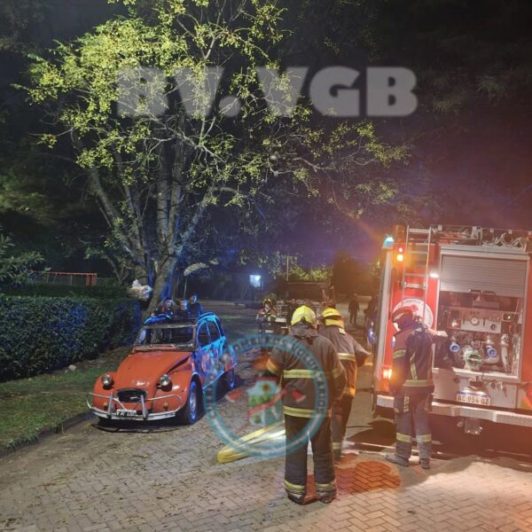 Incendio vehicular en Villa General Belgrano: actuaron bomberos y no hubo heridos-La Ola Digital