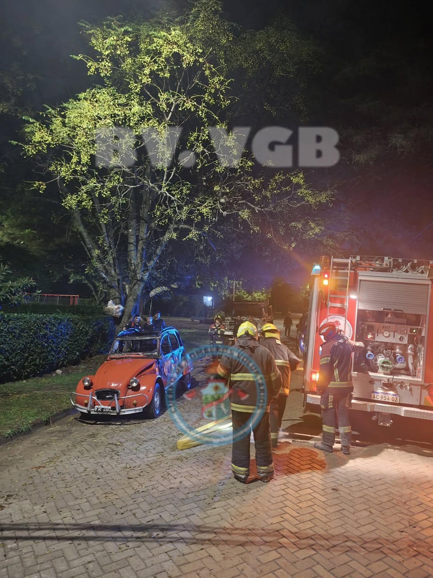 Incendio vehicular en Villa General Belgrano: actuaron bomberos y no hubo heridos-La Ola Digital