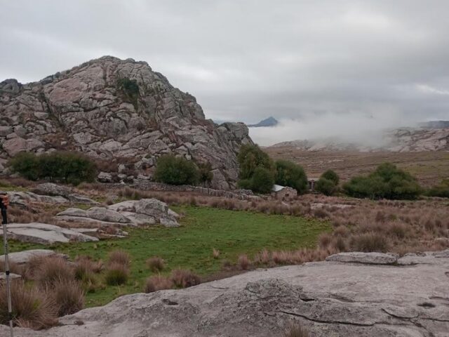 Rescate al límite en Cerro Linderos por un motociclista al borde de la hipotermia-La Ola Digital