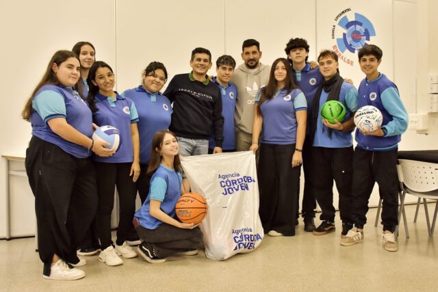 Embalse entregó materiales deportivos a escuelas secundarias de la ciudad-La Ola Digital