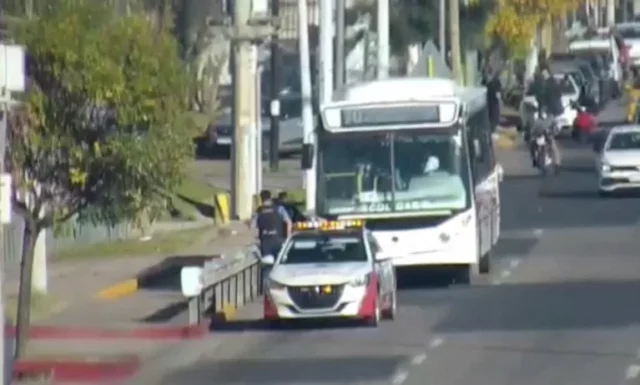 Insultó al chofer del colectivo y terminó detenida