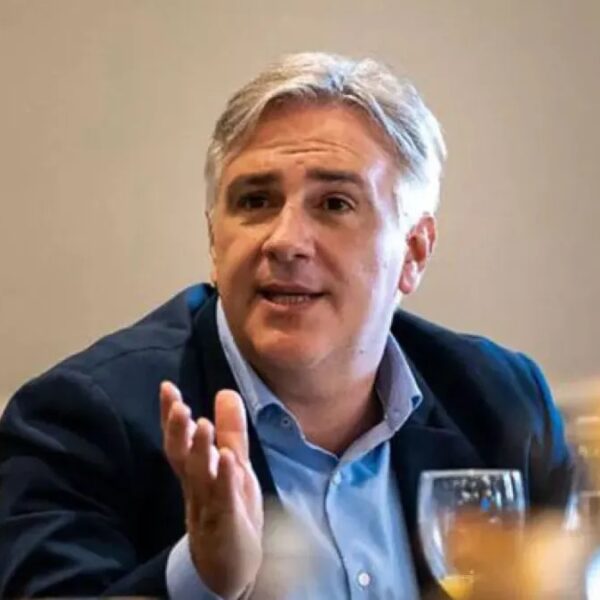 Llaryora endurece su postura contra la Nación por el PAMI y exige garantizar la atención a los jubilados-La Ola Digital