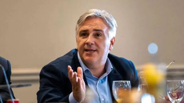 Llaryora endurece su postura contra la Nación por el PAMI y exige garantizar la atención a los jubilados-La Ola Digital