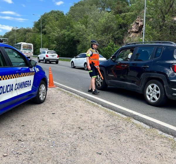 Hurto, estafa virtual, accidente vial y dos aprehendidos en Calamuchita