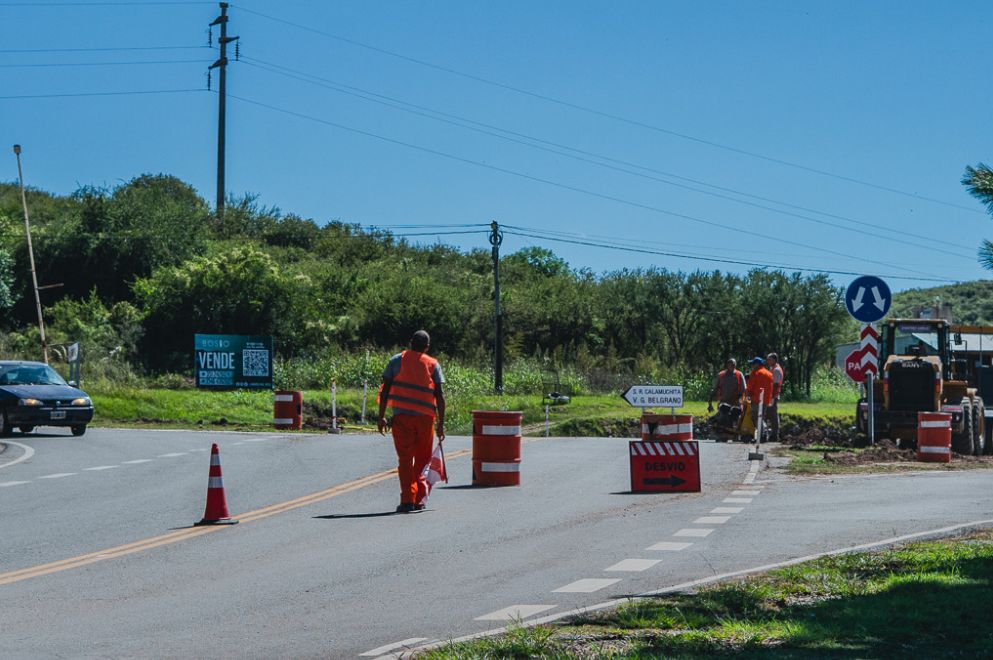 Comenzó la construcción de las rotondas en los ingresos a Villa del Dique y Villa Rumipal-La Ola Digital