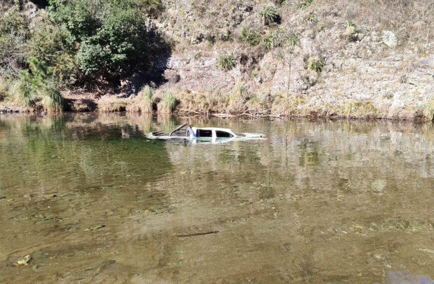 Extrajeron una camioneta del río Durazno en Villa Yacanto