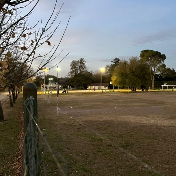 Villa Amancay ya tiene iluminación en su cancha de fútbol