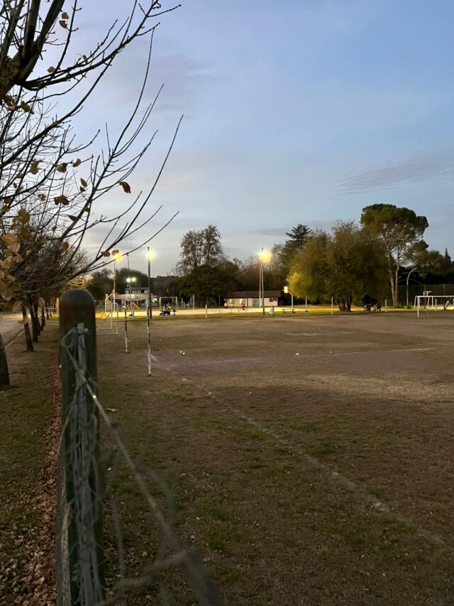 Villa Amancay ya tiene iluminación en su cancha de fútbol-La Ola Digital