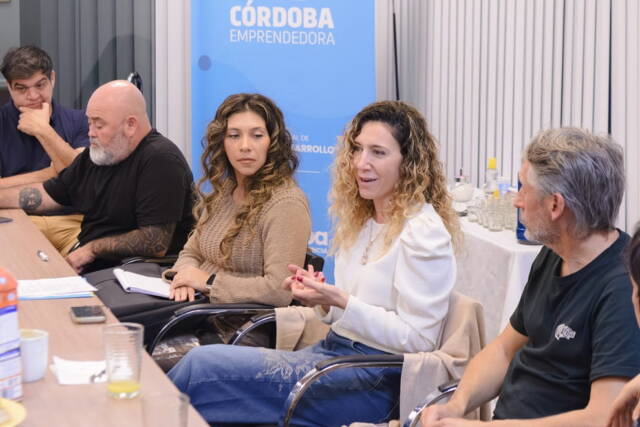 Mesa de dialogo para emprendedores locales