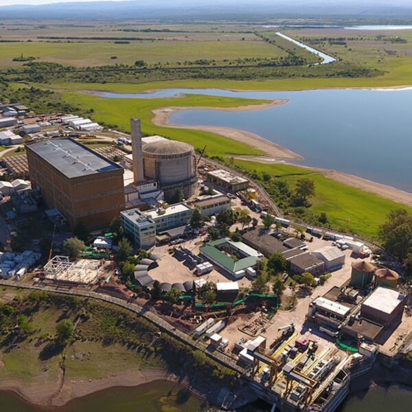 Nucleoeléctrica gastó más de $222 millones en remises para Embalse durante 2025