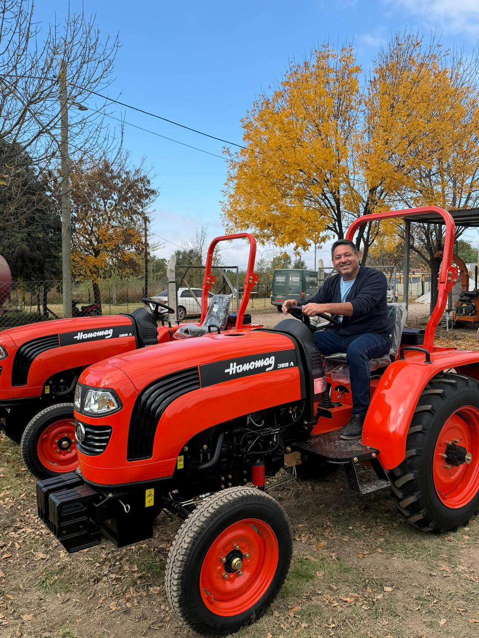 Villa Quillinzo incorporó nuevos tractores para reforzar el mantenimiento de espacios públicos-La Ola Digital